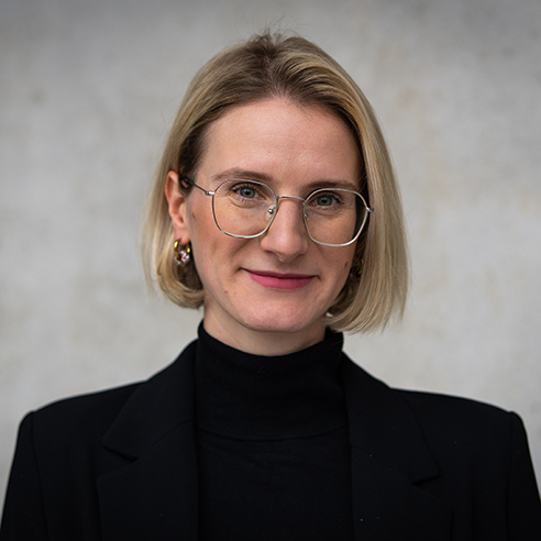 Dr. Janna Heine Dr. Janna Heine