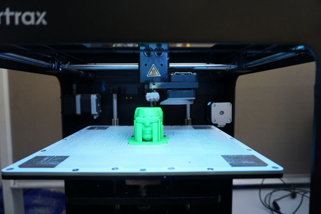 Ein 3D-Drucker beim Drucken.