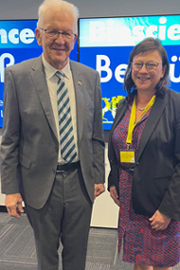 Ministerpräsident Winfried Kretschmann mit Prof. Dr. Sabine Rein. Ministerpräsident Winfried Kretschmann mit Prof. Dr. Sabine Rein.