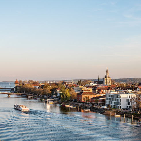 Touristisches Motiv: Seerhein mit Blick auf die HTWG