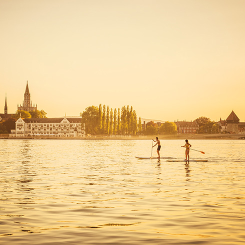 Touristisches Motiv: StandUp-Paddeling auf dem Seerhein